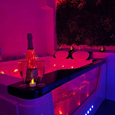 Love Room: Aux Plaisirs Des Sens Jacuzzi Prive Барр Экстерьер фото