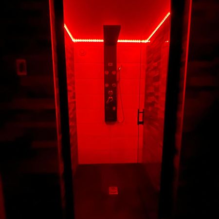 Love Room: Aux Plaisirs Des Sens Jacuzzi Prive Барр Экстерьер фото